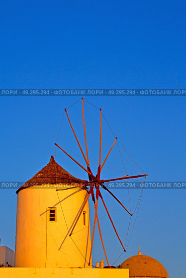  old mill in santorini      greece europe  and the   sky. Стоковое фото, агентство Ingram Publishing / Фотобанк Лори