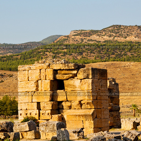  pamukkale    old     construction in asia turkey the column  and the roman temple . Стоковое фото, агентство Ingram Publishing / Фотобанк Лори