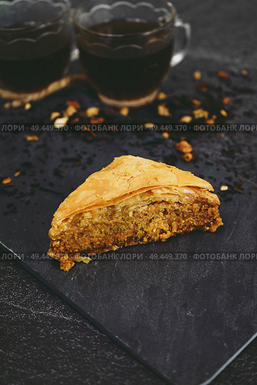  Turkish baklava with organic black tea                              . Стоковое фото, агентство Ingram Publishing / Фотобанк Лори