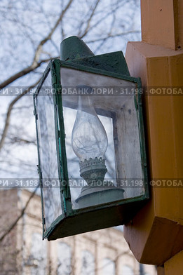Керосиновый уличный фонарь. Стоковое фото, фотограф Юрий Синицын / Фотобанк Лори
