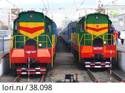 Маневровые тепловозы в тупиках у перронов Павелецкого вокзала. Москва (2006 год). Редакционное фото, фотограф Владислав Грачев / Фотобанк Лори