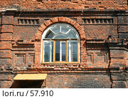 Окно в старом доме в исторической части г. Перми на Компросе (2007 год). Стоковое фото, фотограф Harry / Фотобанк Лори