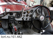 Приборная доска ретроавтомобиля Alvis (2007 год). Редакционное фото, фотограф Demyanyuk Kateryna / Фотобанк Лори