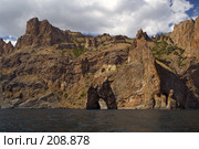 Вид с моря на Карадаг и Золотые ворота Крыма (2006 год). Стоковое фото, фотограф Олег Титов / Фотобанк Лори