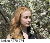 Девушка в цветущем саду. Стоковое фото, фотограф Яков Филимонов / Фотобанк Лори