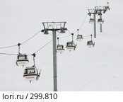 Опоры, тросы и кабинки с надписью Courchevel, Куршевель, Франция (2008 год). Редакционное фото, фотограф Fro / Фотобанк Лори