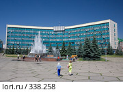 Здание Администрации города Новокузнецка на улице Кирова. Редакционное фото, фотограф Дмитрий Кожевников / Фотобанк Лори