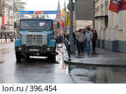 Машина технической службы города. г.Москва (2008 год). Редакционное фото, фотограф Сергей Лешков / Фотобанк Лори