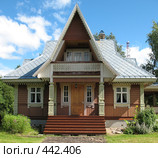Деревянный дом в русском стиле. Стоковое фото, фотограф Илекс / Фотобанк Лори