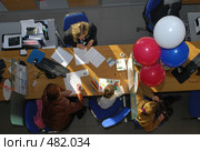 Клиенты в банке (2008 год). Редакционное фото, фотограф Игорь Осадчий / Фотобанк Лори