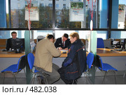 Клиенты в банке (2008 год). Редакционное фото, фотограф Игорь Осадчий / Фотобанк Лори