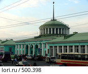 Центральный вход в здание вокзала г. Мурманска (2008 год). Редакционное фото, фотограф Иван Мацкевич / Фотобанк Лори