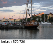 Парусник у причала (2006 год). Стоковое фото, фотограф Михаил Митин / Фотобанк Лори