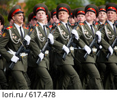 На военном параде Победы 9 мая 2008 года в Москве на Красной площади. Прохождение войск Российской армии. Редакционное фото, фотограф Алексей Бок / Фотобанк Лори