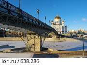 Патриарший мост и храм Христа Спасителя. Вид с набережной Москвы-реки. Стоковое фото, фотограф ZitsArt / Фотобанк Лори