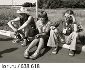Ожидание попутки (2006 год). Редакционное фото, фотограф Сергей Юрьев / Фотобанк Лори