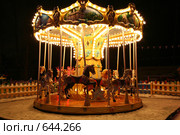 Карусель при вечерней подсветке (2009 год). Редакционное фото, фотограф Наталья Волкова / Фотобанк Лори
