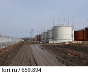Строительство нефтеперерабатывающего завода. Стоковое фото, фотограф Ольга Хлудова / Фотобанк Лори