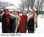 Девушки в платках (2009 год). Редакционное фото, фотограф Левченко Ольга / Фотобанк Лори