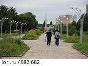 Аллея вдоль проспекта Энергетиков, г.Удомля, Тверская область (2008 год). Редакционное фото, фотограф Olya&Tyoma / Фотобанк Лори