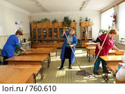 Уборка в классе (2009 год). Редакционное фото, фотограф Ирина Золина / Фотобанк Лори