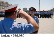 Милиция. Старшина рапортует полковнику (2008 год). Редакционное фото, фотограф Виктор Филиппович Погонцев / Фотобанк Лори