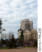 Сочи. Новый облик. Здания напротив "Маринс Парк Отеля" (2009 год). Редакционное фото, фотограф Наталья Обуховская / Фотобанк Лори