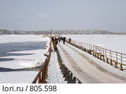 Понтонная переправа через Вычегду по дороге на Сольвычегодск (2009 год). Стоковое фото, фотограф Румянцева Наталия / Фотобанк Лори