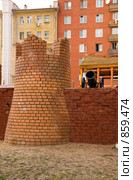 Детская площадка. Сказочный замок. Пушка на крепостной стене (2009 год). Стоковое фото, фотограф Олег Тыщенко / Фотобанк Лори
