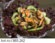 Средиземноморский салат с морепродуктами, крупный план. Стоковое фото, фотограф Елена А / Фотобанк Лори