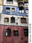Фасад дома Хундертвассера. Австрия. Вена (2009 год). Стоковое фото, фотограф Татьяна Лата / Фотобанк Лори