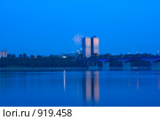 Фейерверк в День города, Пермь, река Кама, 12 июня 2009 года. Стоковое фото, фотограф Александр  Буторин / Фотобанк Лори