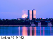 Фейерверк в День города, Пермь, река Кама, 12 июня 2009 года. Стоковое фото, фотограф Александр  Буторин / Фотобанк Лори