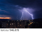 Молния над городом. Стоковое фото, фотограф Евгений Булатов / Фотобанк Лори