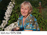 Пожилая женщина с цветами. Стоковое фото, фотограф GANG / Фотобанк Лори