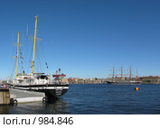 Парусные корабли на Неве, Санкт-Петербург (2009 год). Редакционное фото, фотограф Полина Столбушинская / Фотобанк Лори