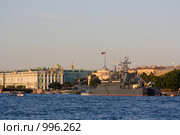 Десантное судно "Калининград" у Дворцовой набережной (2009 год). Редакционное фото, фотограф Полина Столбушинская / Фотобанк Лори