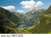 Вид на Гейрангер-фьорд (Geirangerfjorden) Стоковое фото, фотограф Роман Мухин / Фотобанк Лори