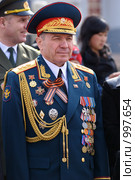 Генерал. 9 мая , чествование ветеранов ВОВ,  Площадь Советов, Улан-Удэ (2009 год). Редакционное фото, фотограф Александр Подшивалов / Фотобанк Лори