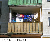 Просушка белья на балконе (2008 год). Редакционное фото, фотограф lana1501 / Фотобанк Лори