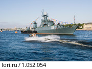 Военный корабль "Зеленодольск" на параде. Санкт-Петербург (2008 год). Редакционное фото, фотограф Александр Щепин / Фотобанк Лори