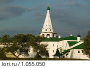 Россия. Суздальский кремль. Архиерейские палаты и соборная колокольня (1635г.) (2007 год). Редакционное фото, фотограф Михаил Ворожцов / Фотобанк Лори