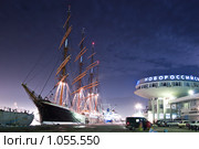 Парусник Седов на стоянке в Новороссийске (2007 год). Редакционное фото, фотограф Евгений Грицун / Фотобанк Лори