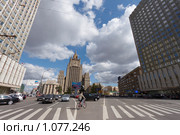 Смоленская площадь в Москве. Оптическое искажение (2009 год). Редакционное фото, фотограф Юрий Синицын / Фотобанк Лори