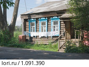 Бельё сушится возле деревенского дома. Стоковое фото, фотограф Румянцева Наталия / Фотобанк Лори
