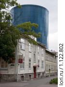 Старое и современное здания. Таллин. (2009 год). Стоковое фото, фотограф Пётр Соболев / Фотобанк Лори