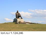 Памятник В.М. Шукшину на горе Пикет. Село Сростки, Алтайский край (2009 год). Редакционное фото, фотограф Григорий Писоцкий / Фотобанк Лори