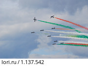 Выступление итальянской пилотажной группы Frecce Tricolori на авиасалоне МАКС-2009. Редакционное фото, фотограф Алёшина Оксана / Фотобанк Лори