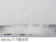Фонтан на Неве (возле стрелки Васильевского острова). Санкт-Петербург (2007 год). Стоковое фото, фотограф Пётр Соболев / Фотобанк Лори