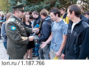 Напутствие военкома (2009 год). Редакционное фото, фотограф Валерий Шилов / Фотобанк Лори
